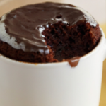 Bolo de Chocolate de Caneca Sem Ovo em 2 minutos