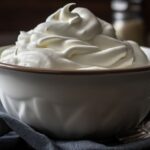 Chantilly na mão, sem batedeira e sem liquidificador- Recipe-CookBook.com