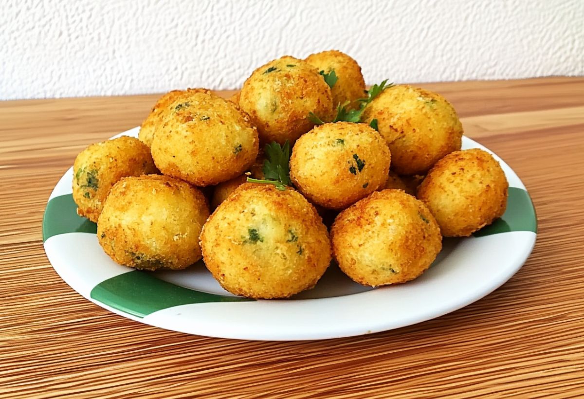 Bolinho de Batata Recheado com Carne Moída- Recipe-CookBook.com