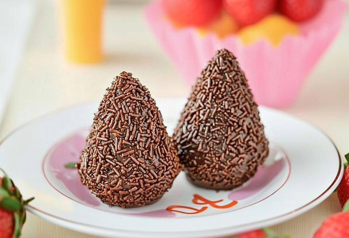 Coxinha de Brigadeiro com Morango- Recipe-CookBook.com