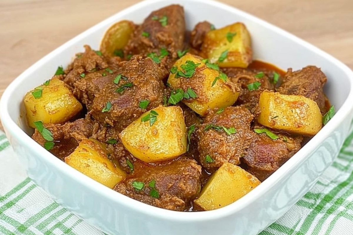 Picadinho de Carne com Batatas (Carnes 1) Picadinho de Carne com Batatas- Recipe-cookbook.com