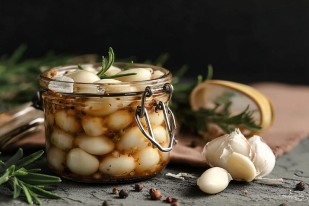 Alho em Conserva (Receitas 2) Como fazer Alho em Conserva_recipe-cookbook.com