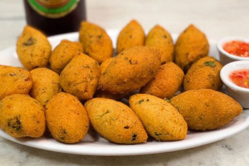 Bolinho de Frango Caipira (Receitas 2) Como fazer Bolinho de Frango Caipira_recipe-cookbook.com