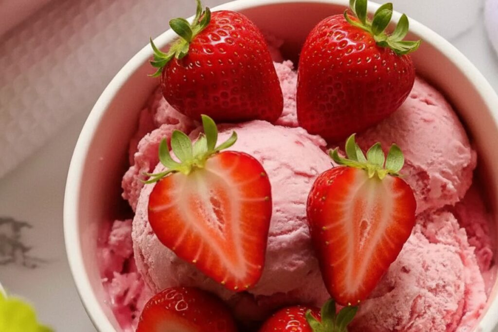 Como fazer Sorvete de Morango_recipe-cookbook.com